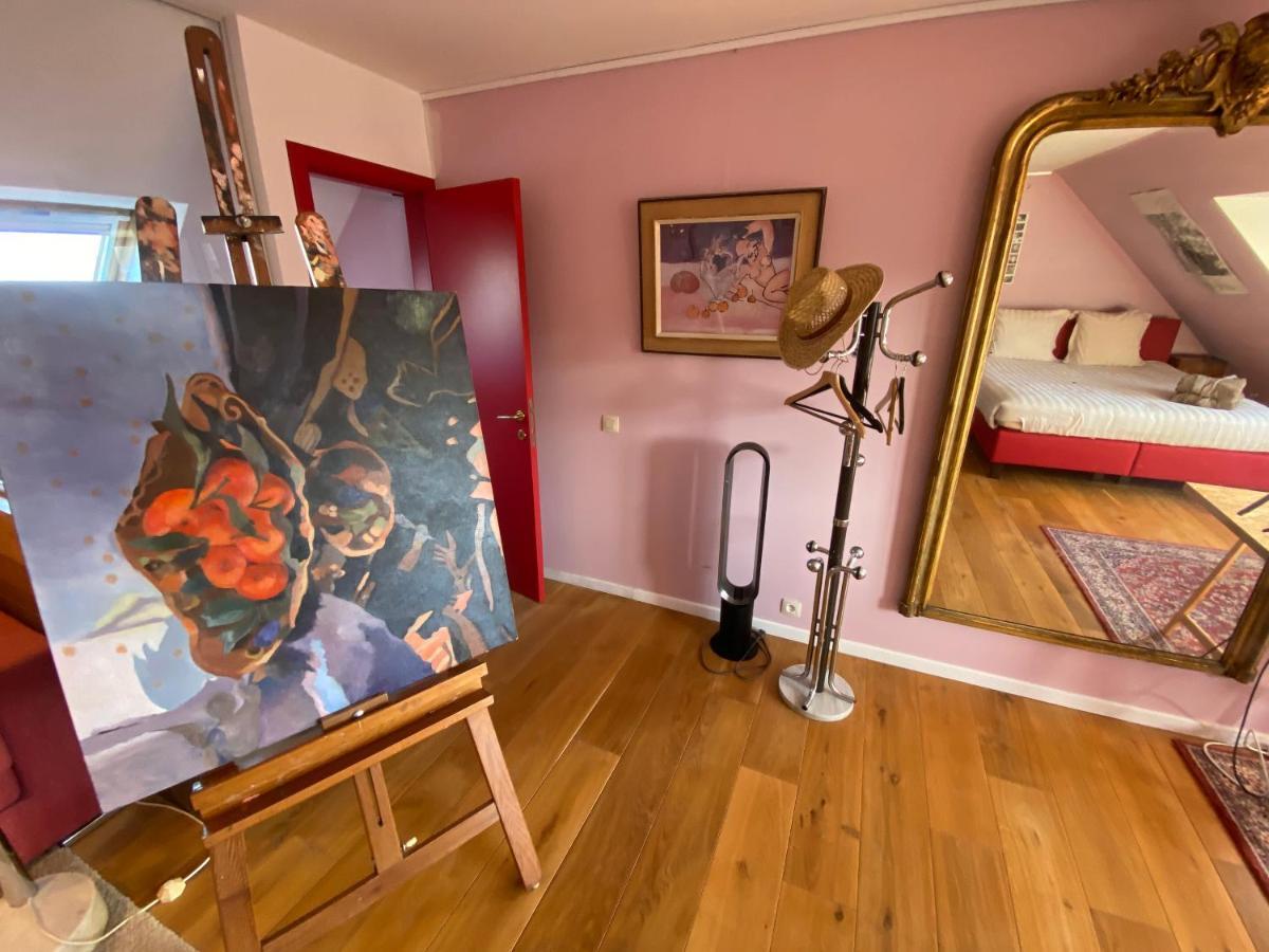 Artist's Loft 3*